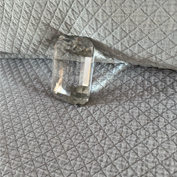 Tiffany Diamond-Cut Crystal Paperweight

Bargain basement price cut here! - Picture 1 of 2